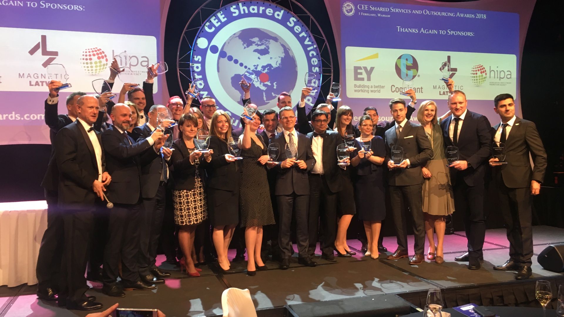 A Central Eastern European Shared Services and Outsourcing Awards Gala 2018 díjazottjai a színpadon