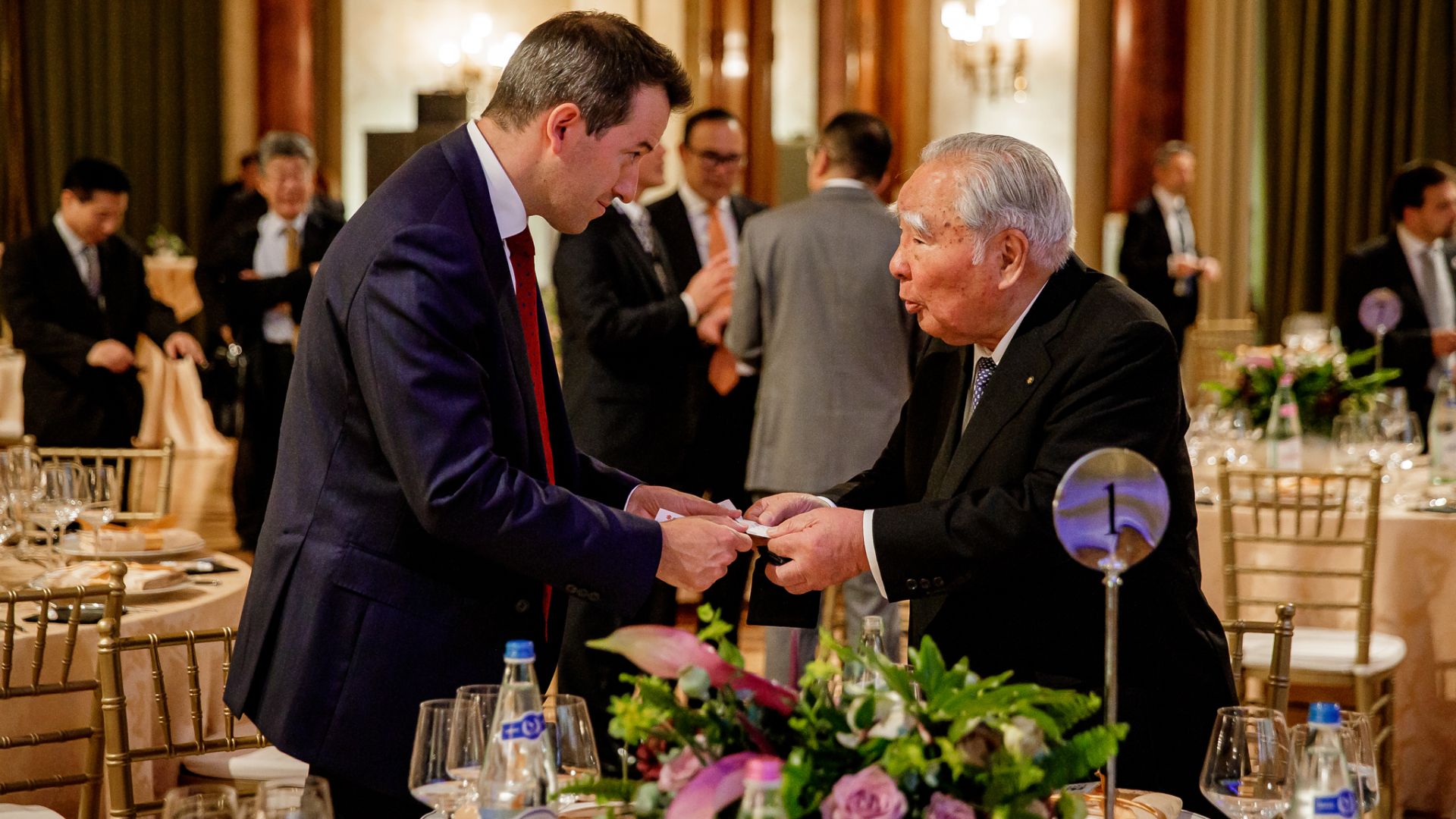 Róbert Ésik, President of HIPA and Osamu Suzuki, Chairman of the Board of Management of Suzuki Motor Corporation greeting each other